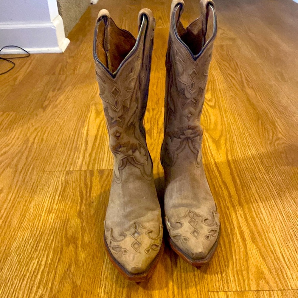 Resistol boots barely scuffed!!!